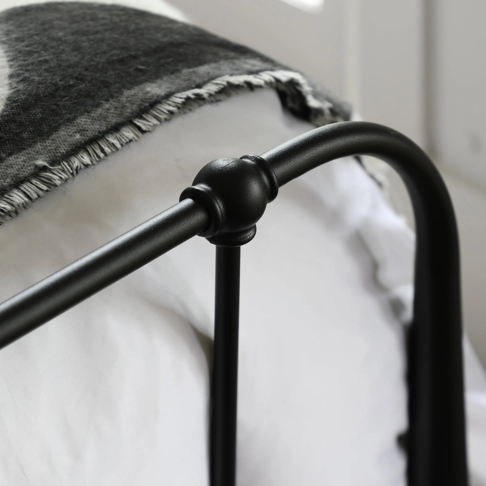 Lit double Loughton en fer forgé noir design victorien - 3