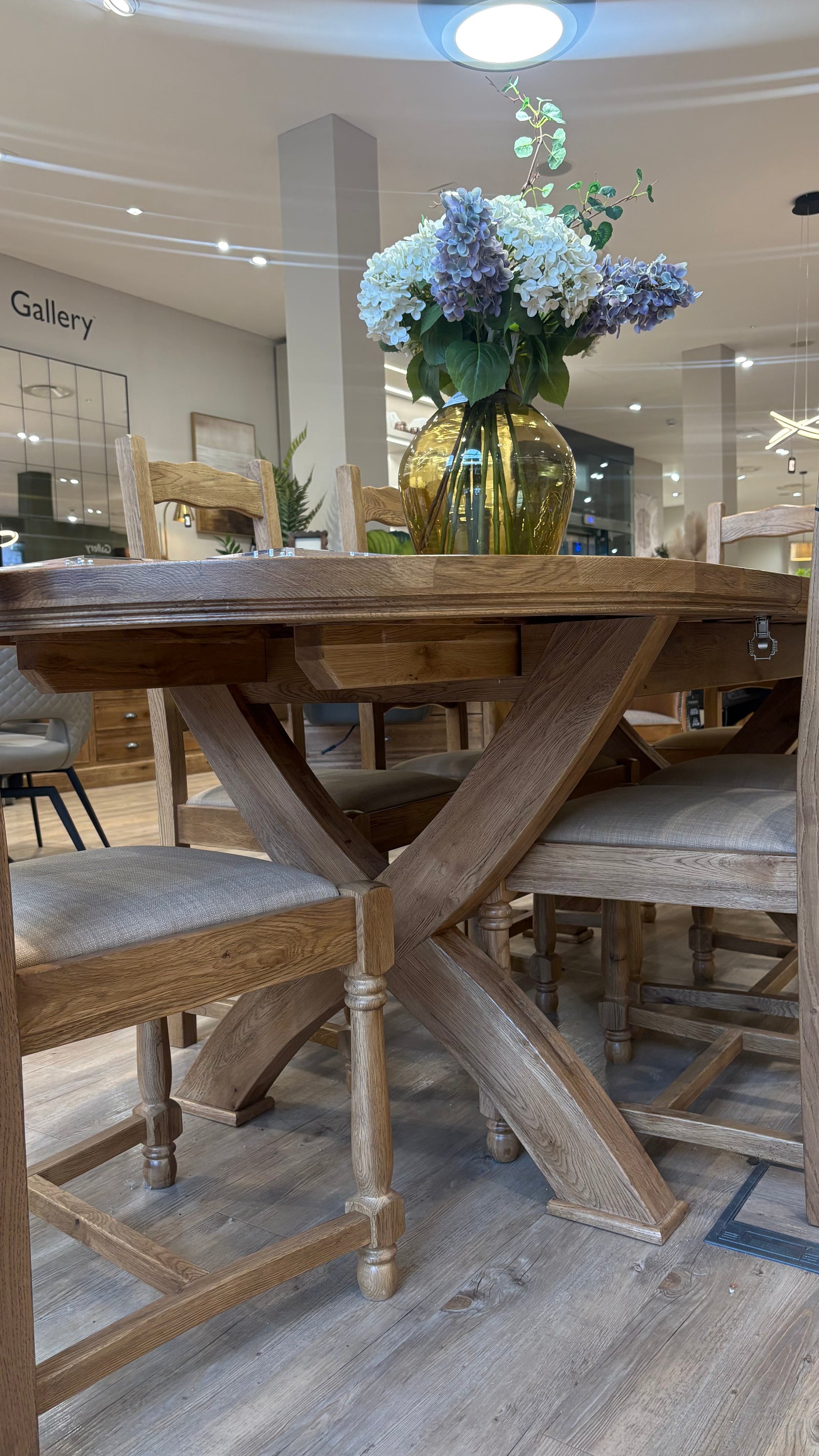 Carlton Meubles Copeland 1800 Table de Salle à Manger Ovale à Pieds en Croix Extensible - 3