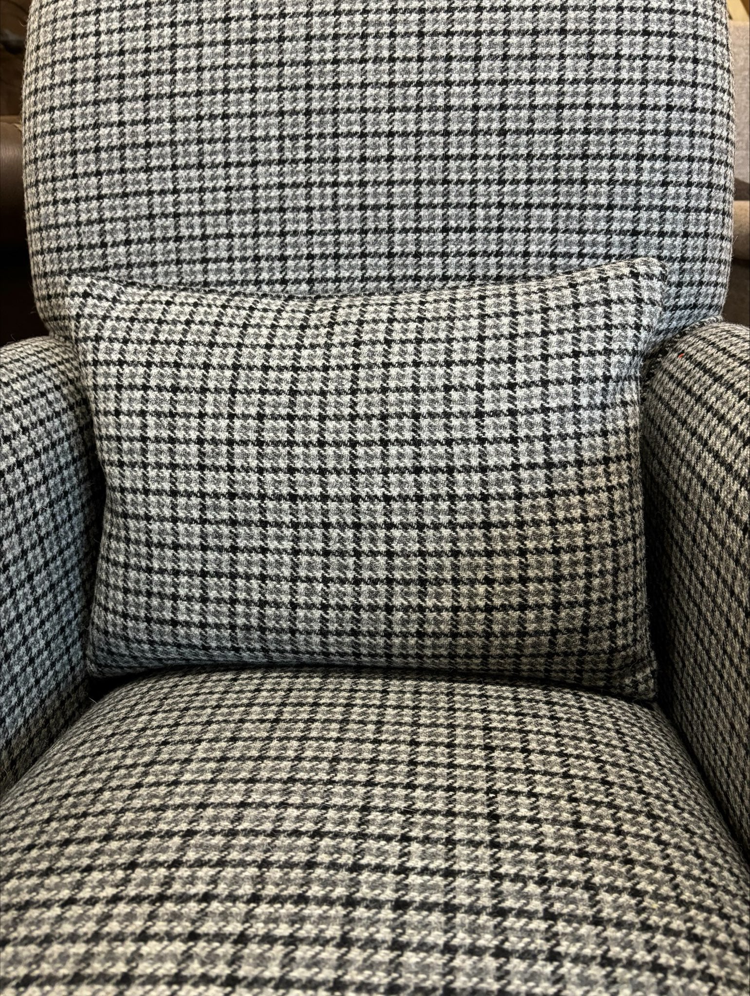 Chaise Bowmore en Harris Tweed authentique motif Ébène Houndstooth - 4