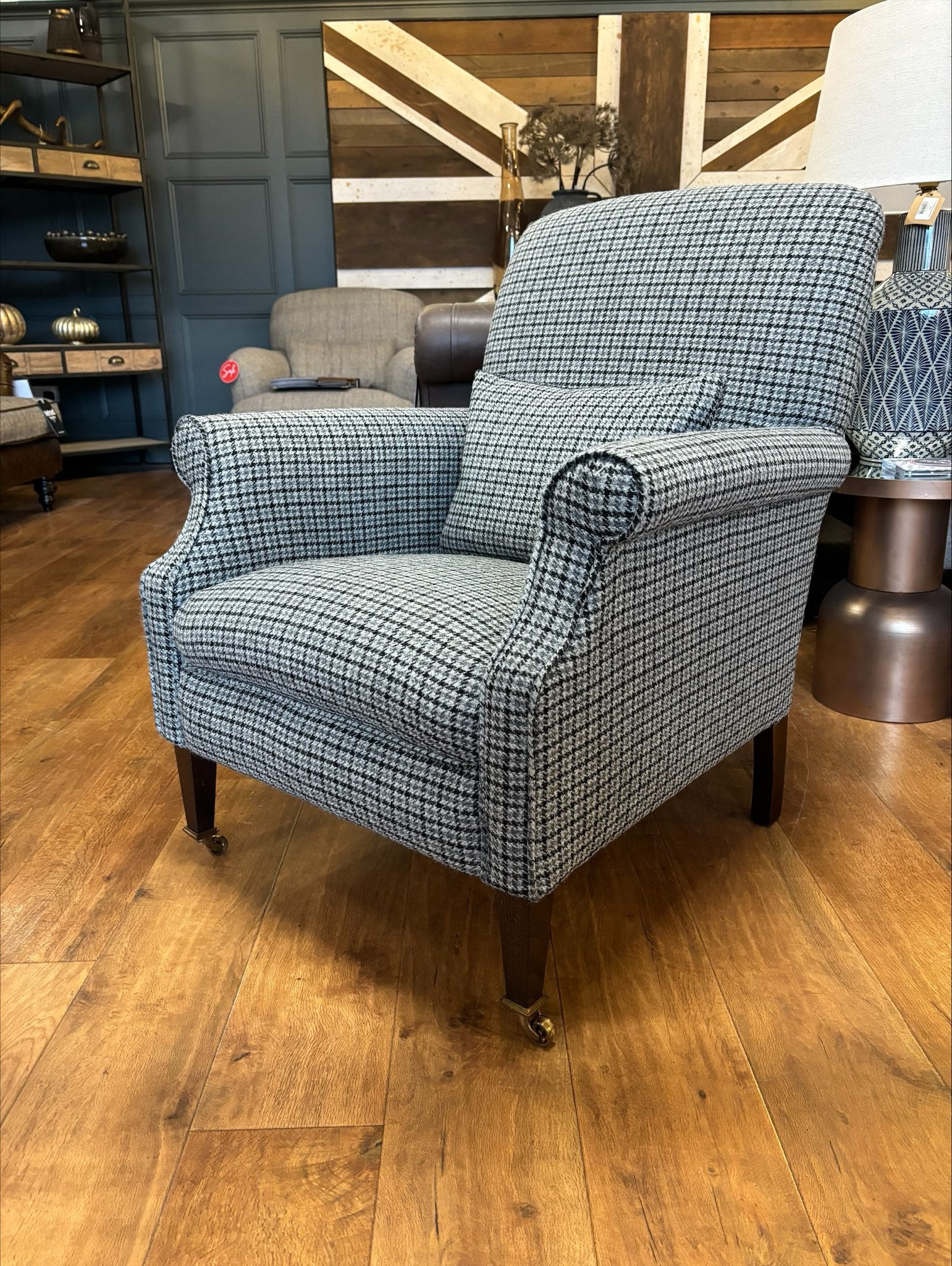 Chaise Bowmore en Harris Tweed authentique motif Ébène Houndstooth - 6