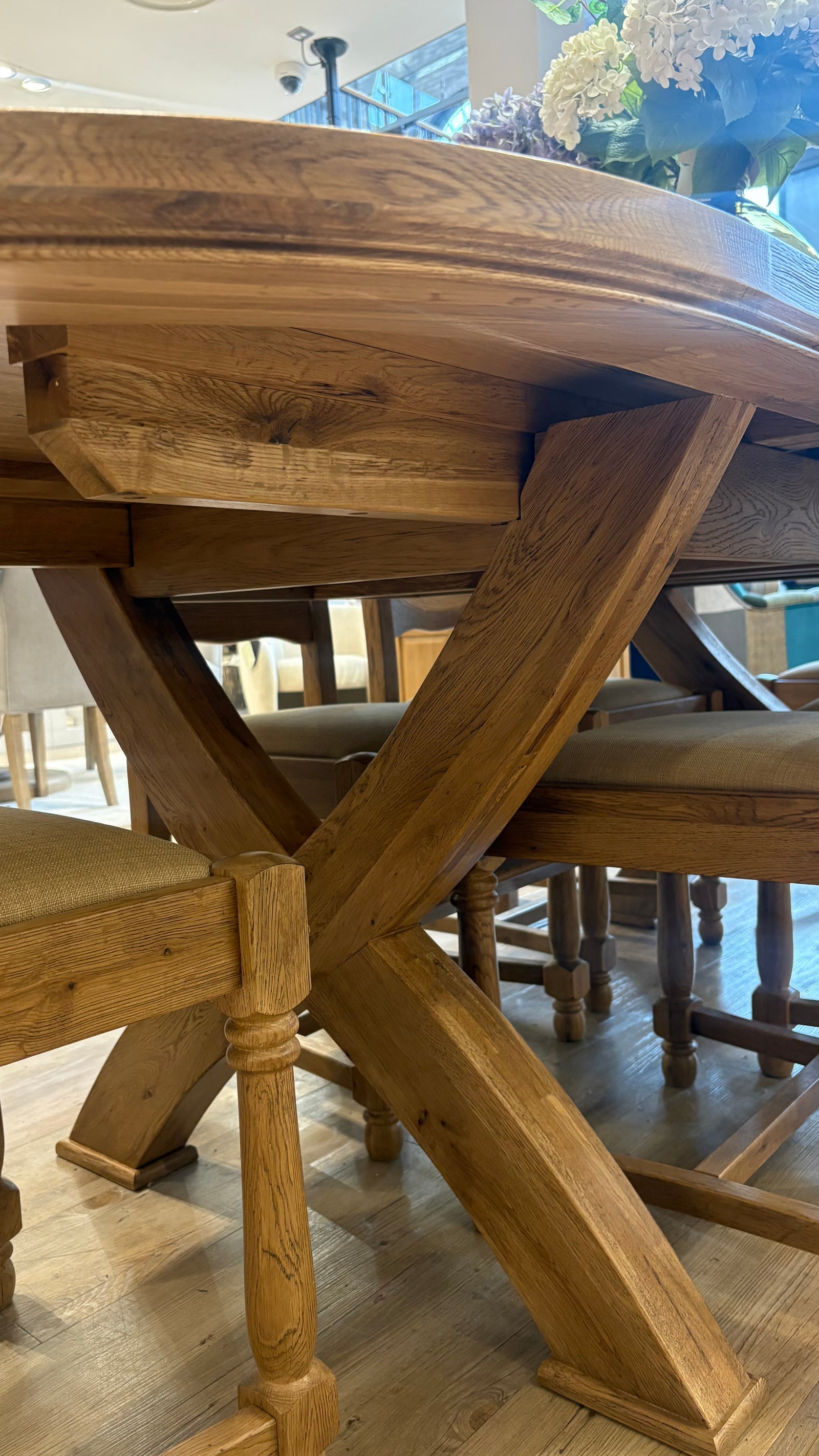 Carlton Meubles Copeland 1800 Table de Salle à Manger Ovale à Pieds en Croix Extensible - 6