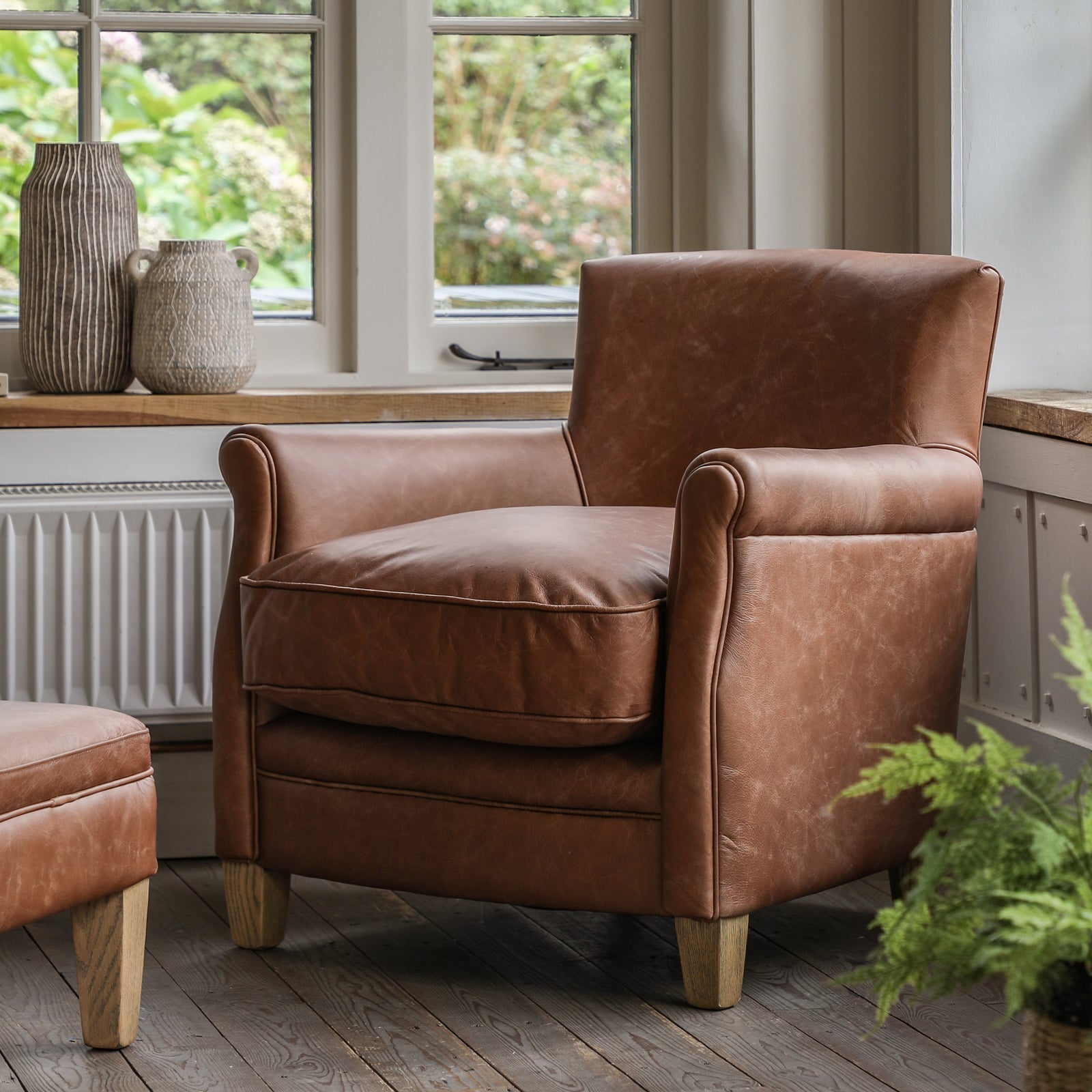 Fauteuil Mr. Paddington en Cuir Marron Vintage – Siège de Caractère avec Pieds en Houppier Massif