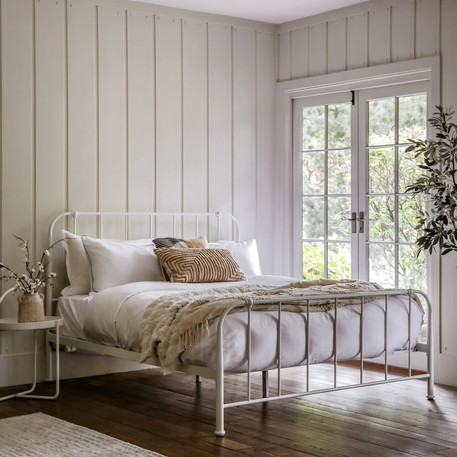Loughton Kingsize Bedstead in Ivory