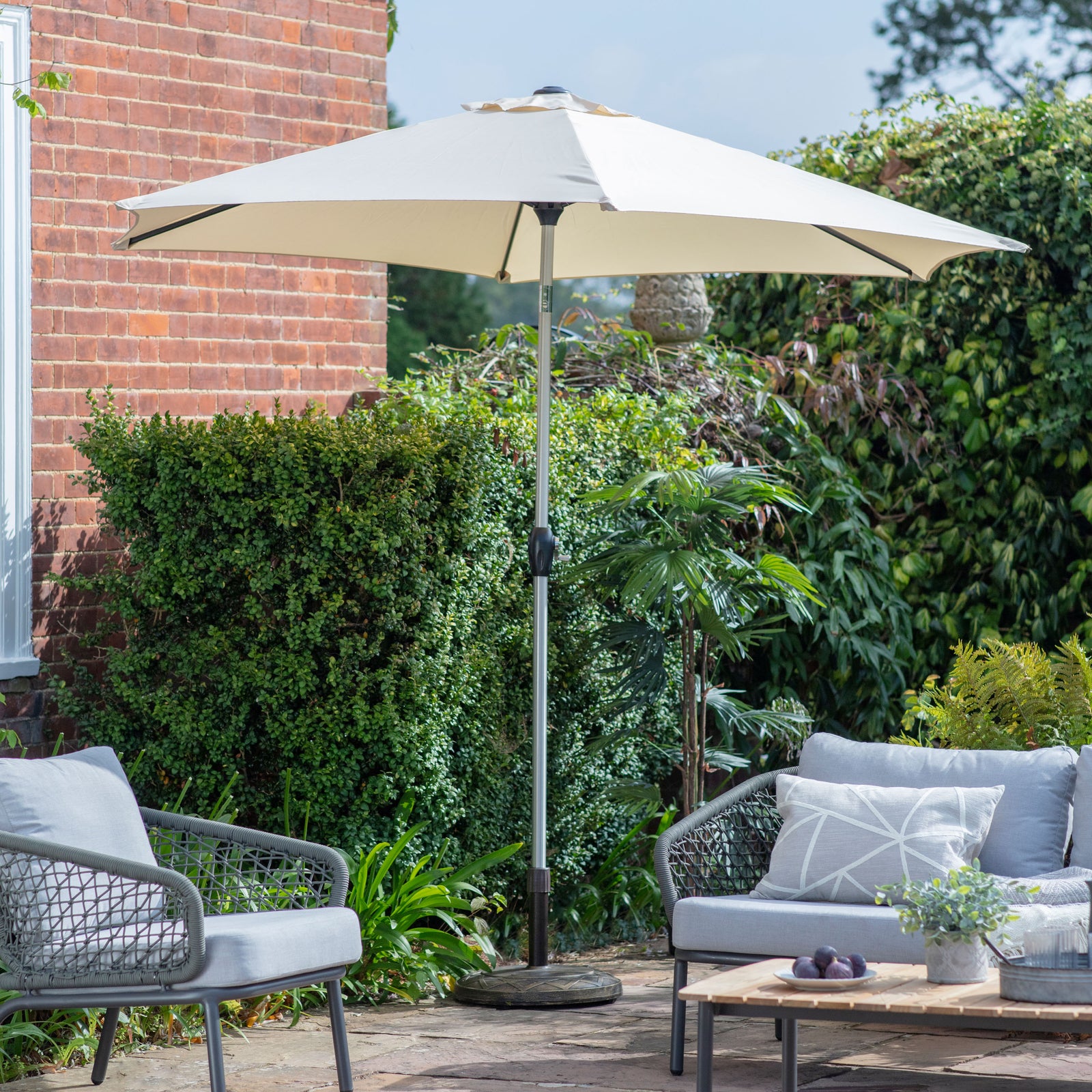 Parasol Gallery Garden Vazzano 2,7m Crème - Système Inclinable et Manivelle