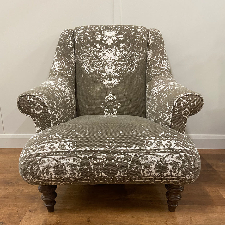 Chaise de design Jacaranda en tissu Bagru kaki