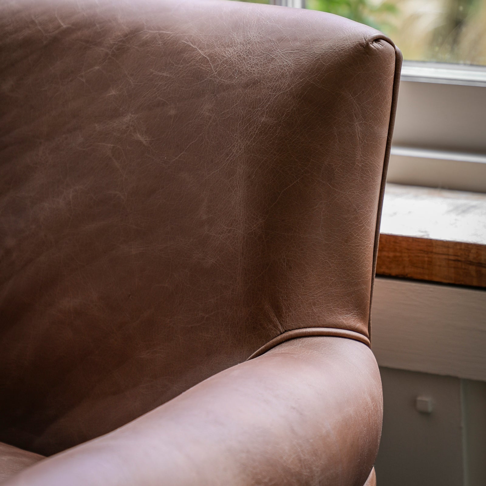 Fauteuil Mr. Paddington en Cuir Marron Vintage – Siège de Caractère avec Pieds en Houppier Massif - 8