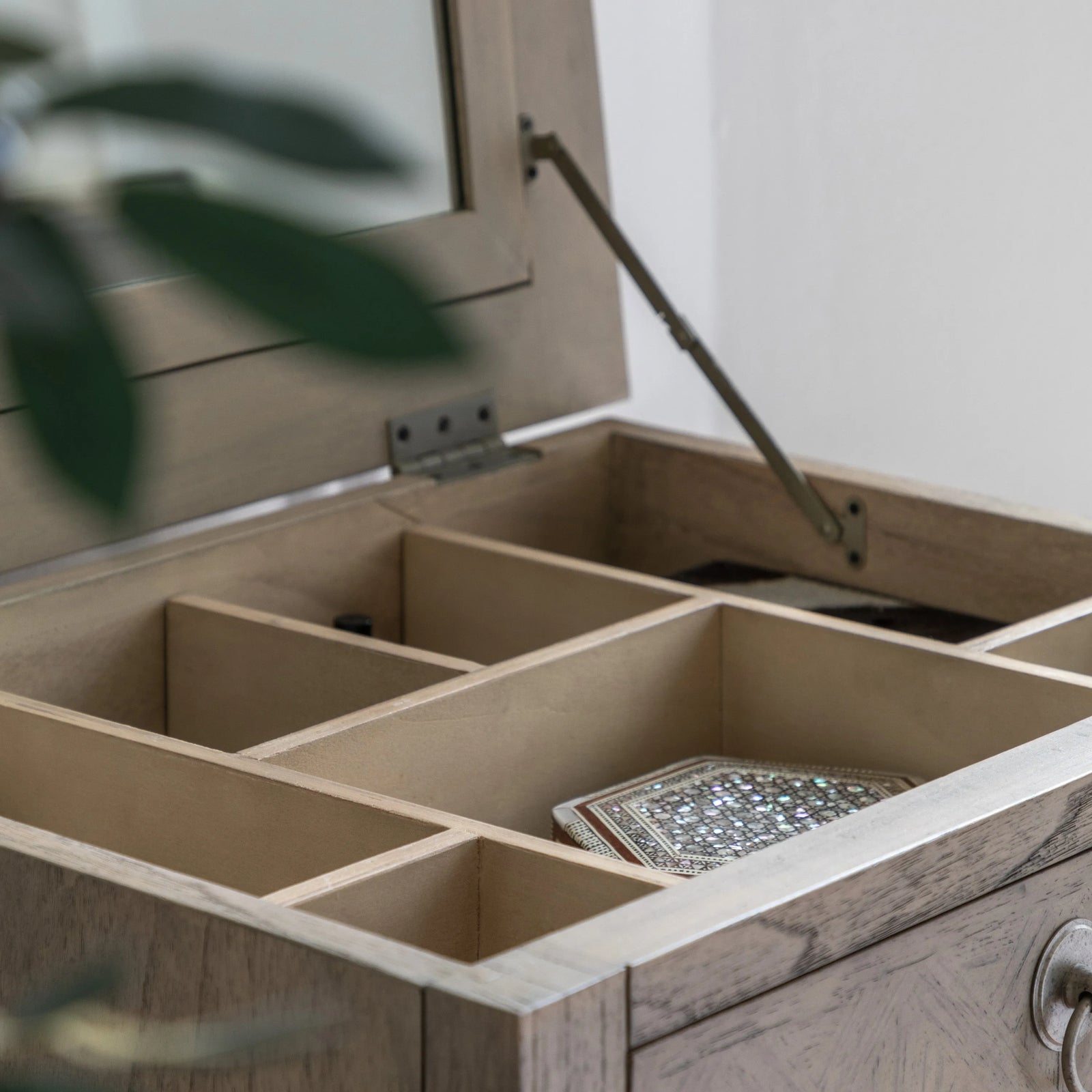 1. Coffre à lingerie Rustique 5 tiroirs élégant pour espaces restreints - 4